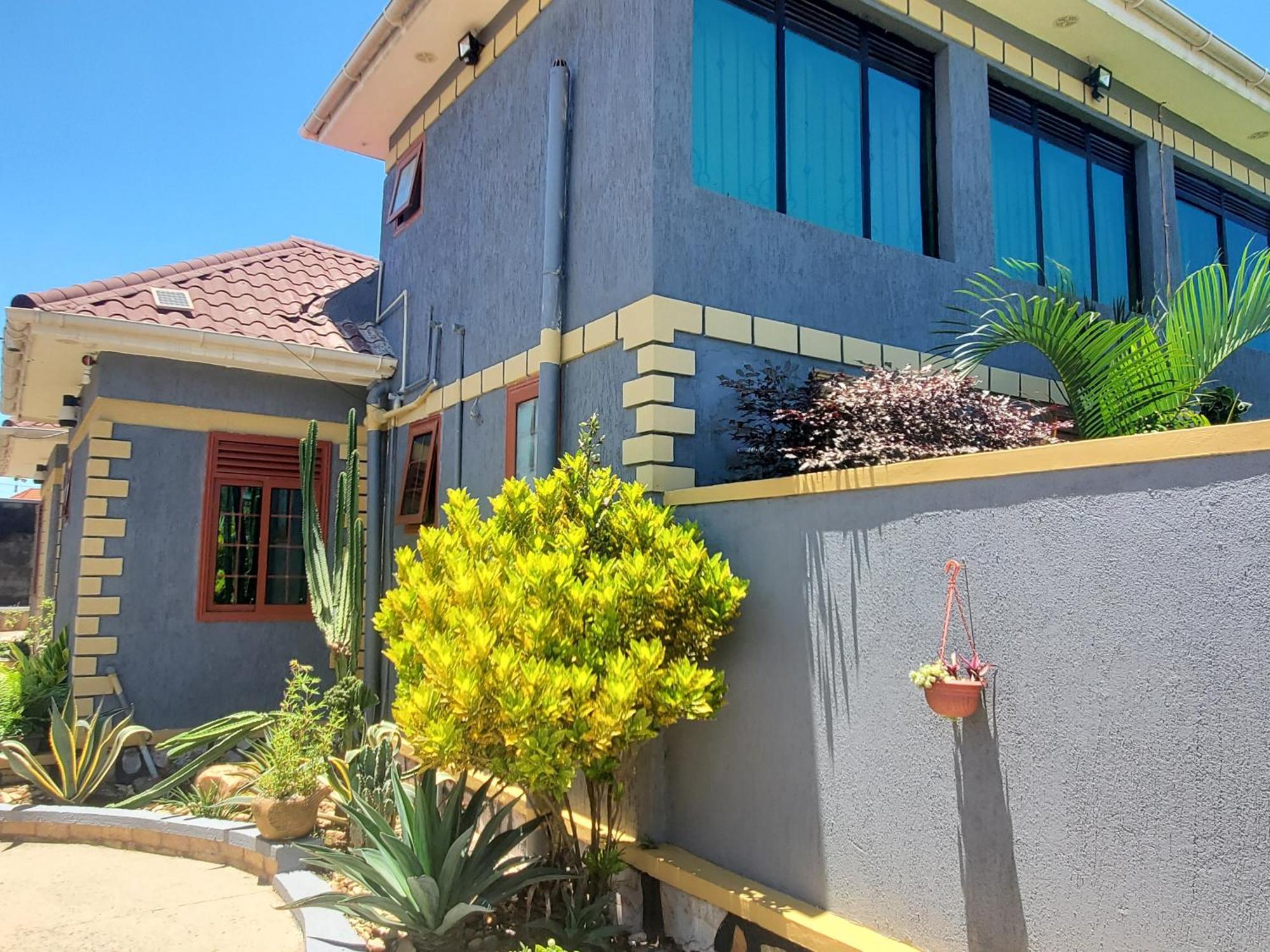Gorilla African Guest House Entebbe Exterior foto