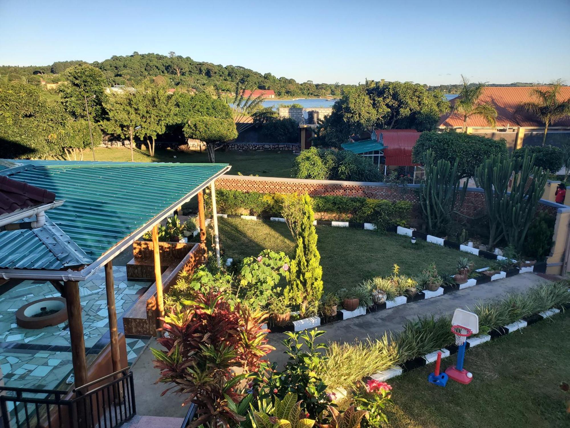 Gorilla African Guest House Entebbe Exterior foto