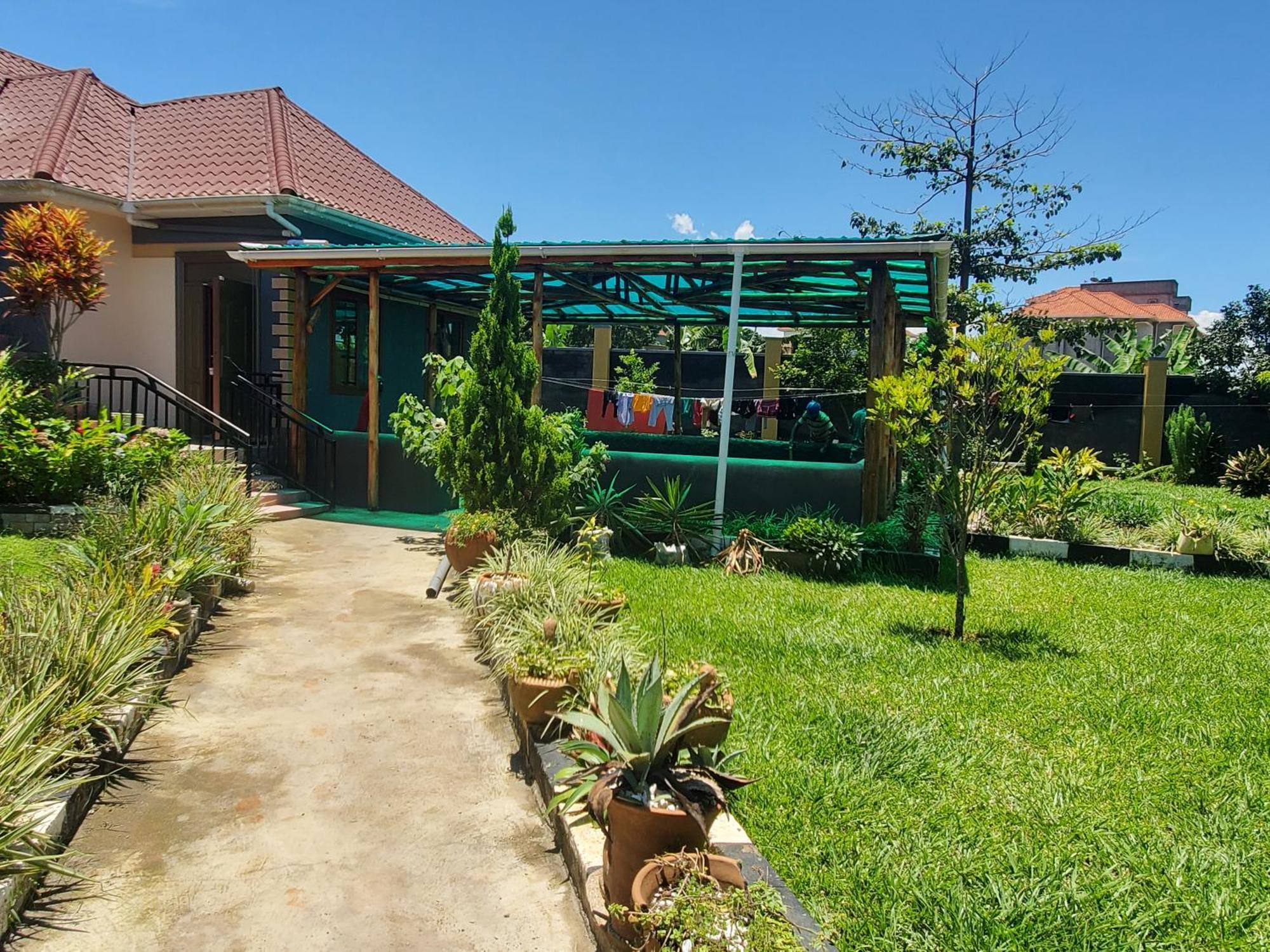 Gorilla African Guest House Entebbe Exterior foto