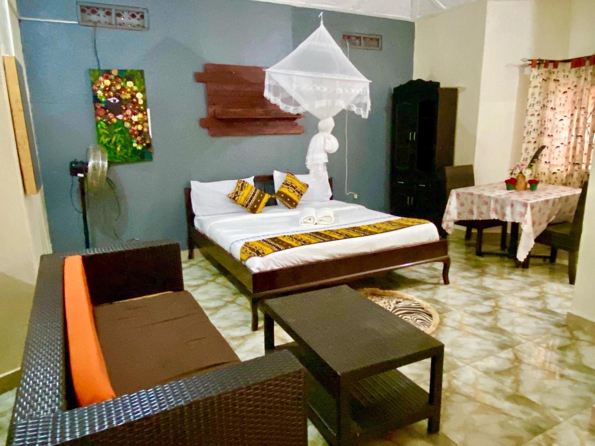 Gorilla African Guest House Entebbe Exterior foto