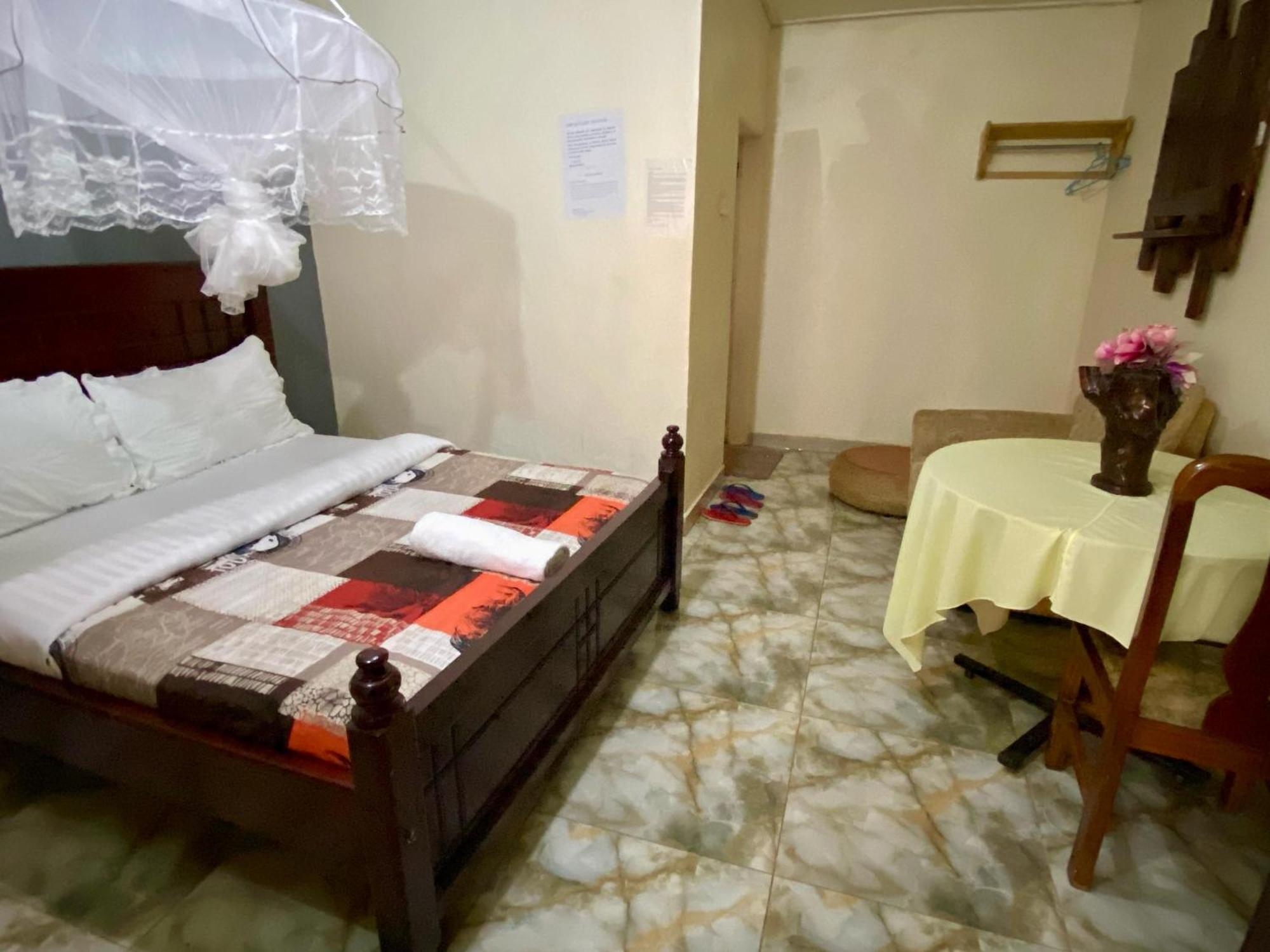 Gorilla African Guest House Entebbe Exterior foto